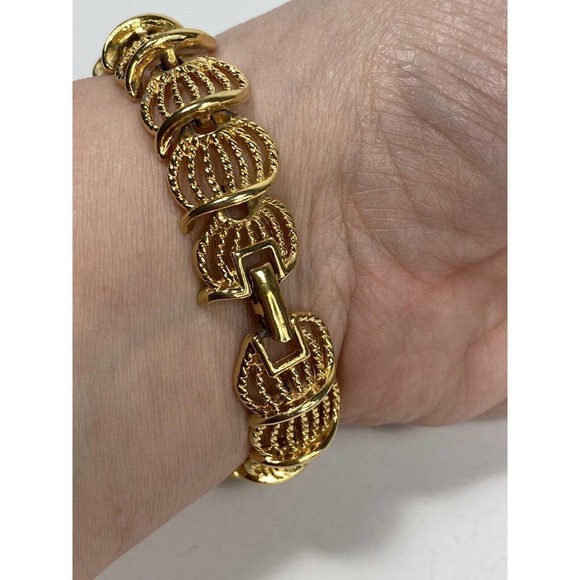 Monet Bracelet Linked Gold Tone 7” Estate Jewelry - Picture 4 of 12